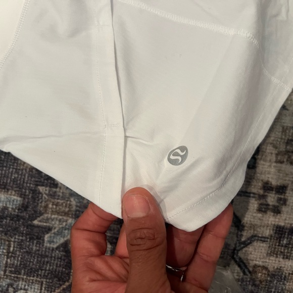 Lululemon NEW with tags speed up 2.5” inseam shorts in white size 8 - Picture 3 of 9